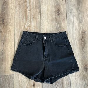 SHEIN women medium black shorts high waisted NWOT